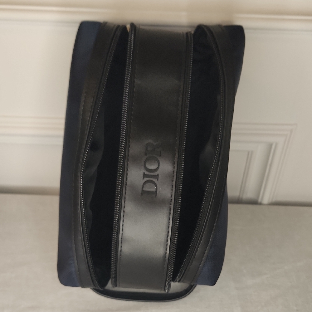 Dior Navy and Black Toiletry Bag - Picture 4 of 5
